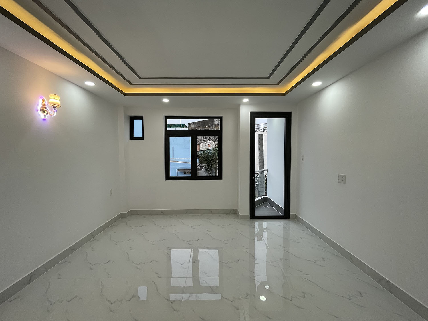 Bán nhà Nơ Trang Long, Quận Bình Thạnh Tuyệt phẩm 4 lầu (4,2m x 14m) tk Singapore ôtô đổ trong nhà.